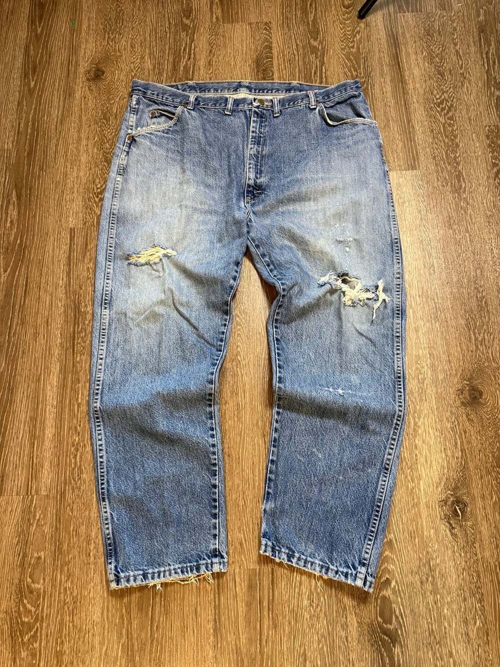 Wrangler Distressed Denim Jeans 33x31 Blue Ripped Straight Leg